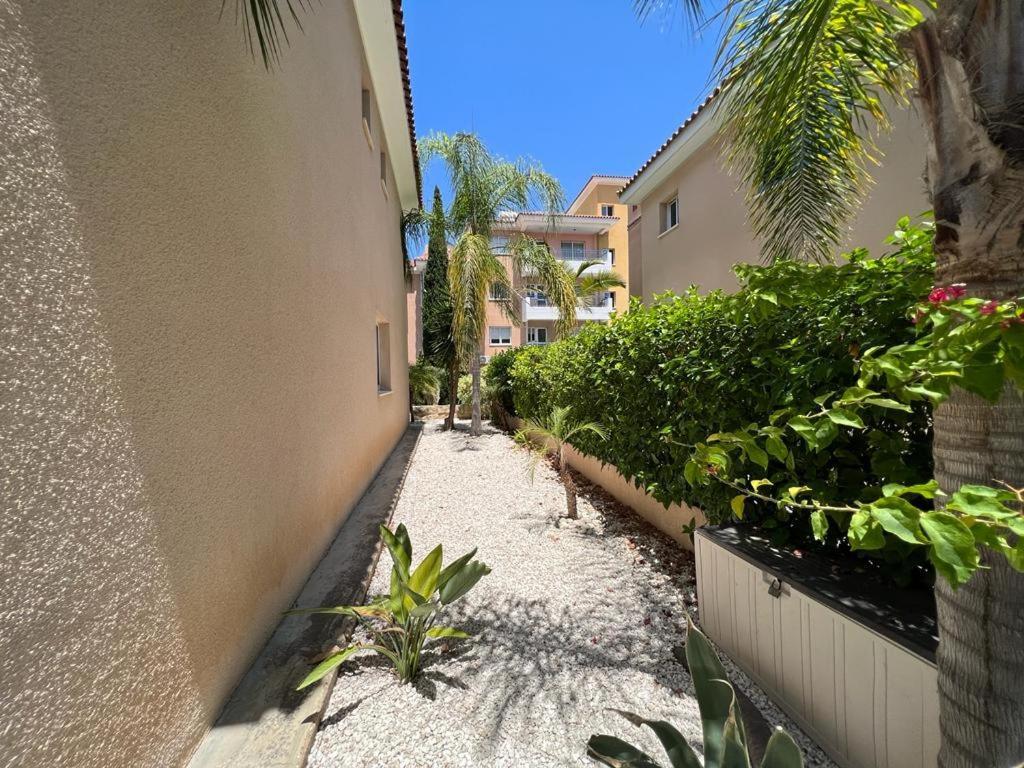 Casa Del Sol Townhouse In Iris Village Paphos ภายนอก รูปภาพ