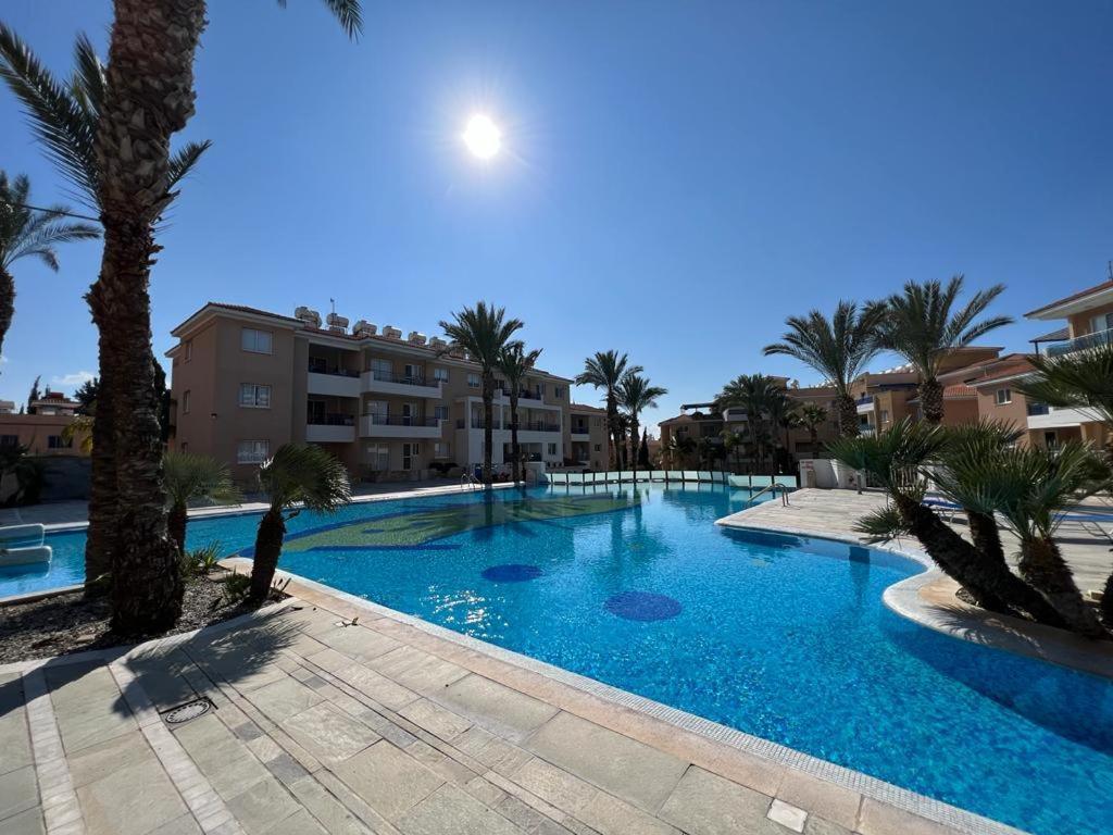 Casa Del Sol Townhouse In Iris Village Paphos ภายนอก รูปภาพ