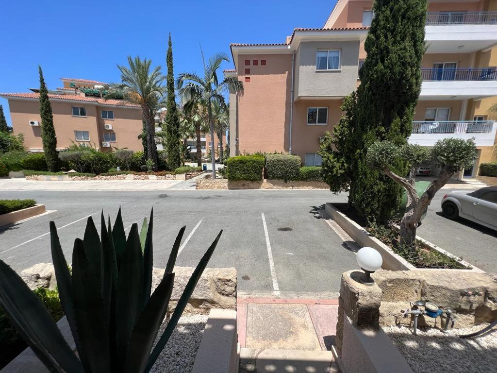 Casa Del Sol Townhouse In Iris Village Paphos ภายนอก รูปภาพ
