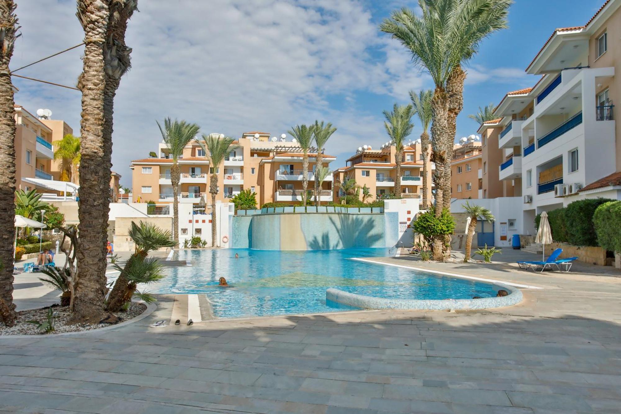 Casa Del Sol Townhouse In Iris Village Paphos ภายนอก รูปภาพ