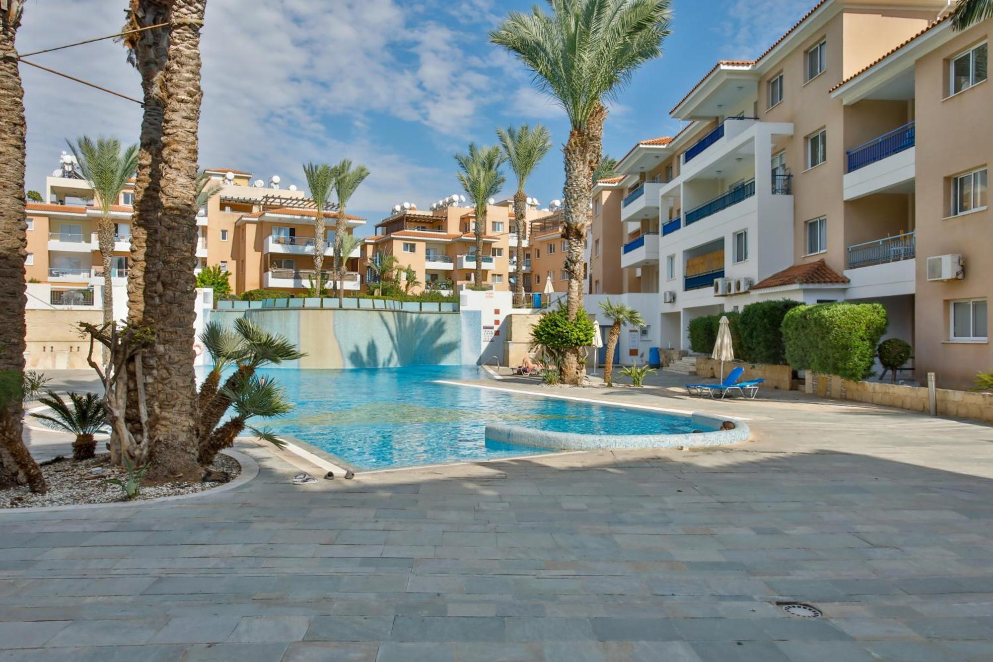 Casa Del Sol Townhouse In Iris Village Paphos ภายนอก รูปภาพ