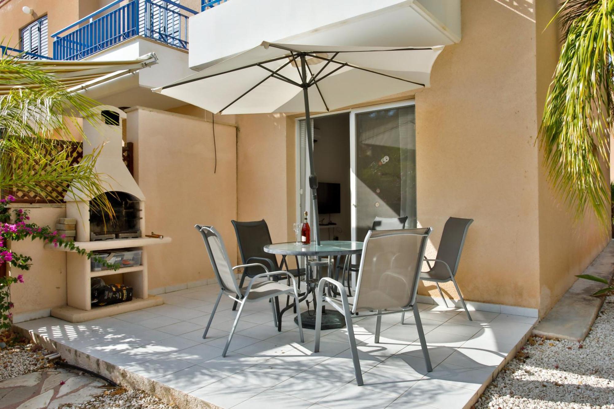 Casa Del Sol Townhouse In Iris Village Paphos ภายนอก รูปภาพ