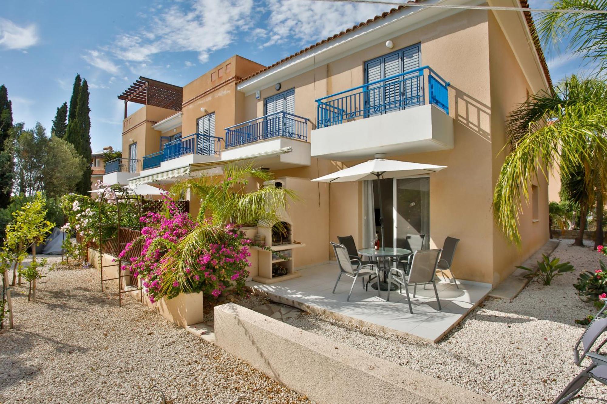 Casa Del Sol Townhouse In Iris Village Paphos ภายนอก รูปภาพ
