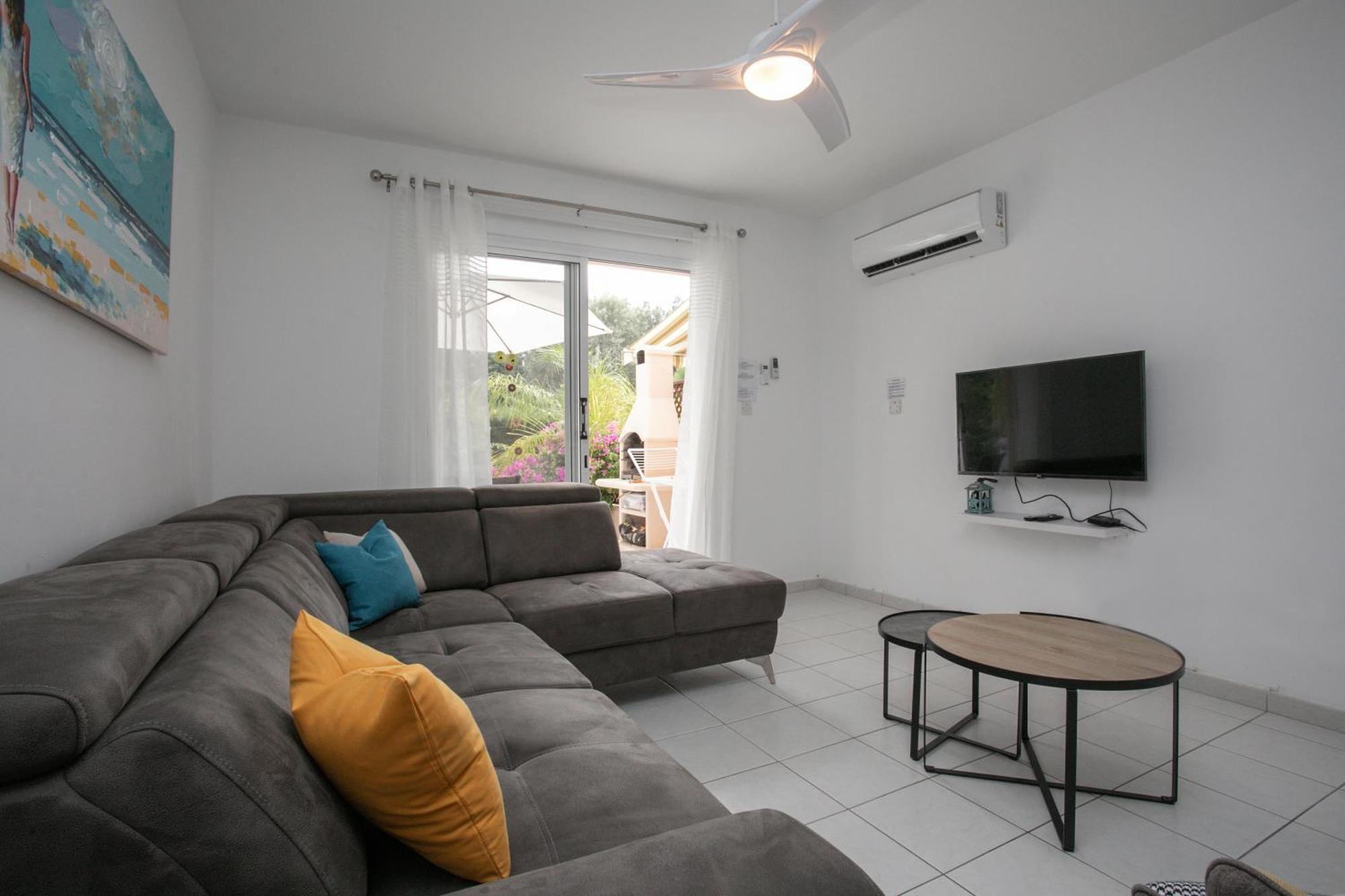 Casa Del Sol Townhouse In Iris Village Paphos ภายนอก รูปภาพ