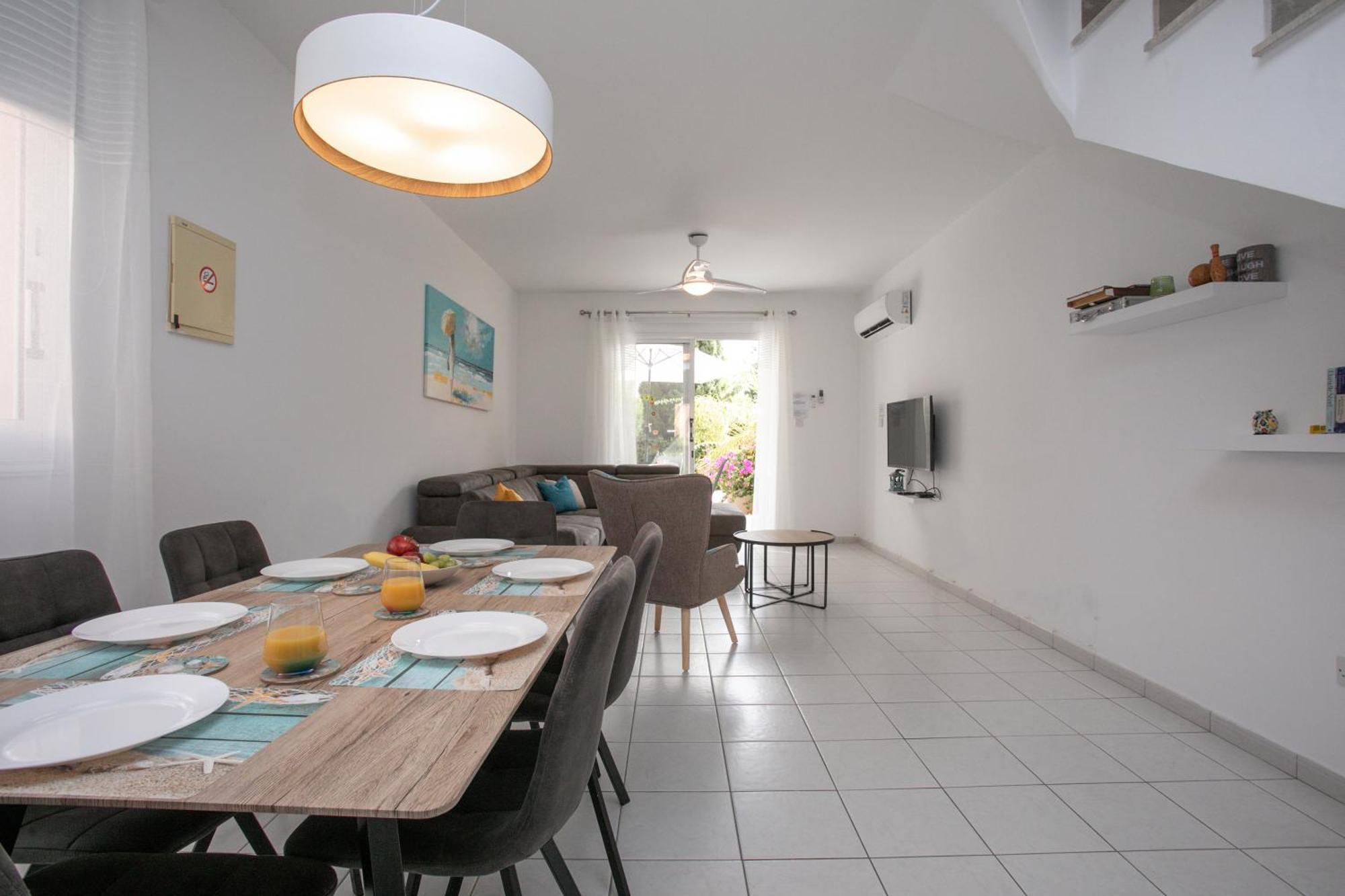 Casa Del Sol Townhouse In Iris Village Paphos ภายนอก รูปภาพ