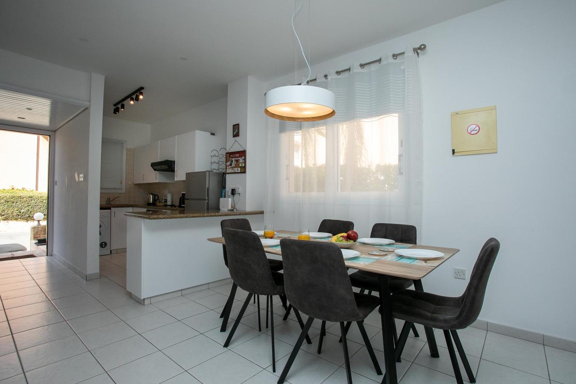 Casa Del Sol Townhouse In Iris Village Paphos ภายนอก รูปภาพ
