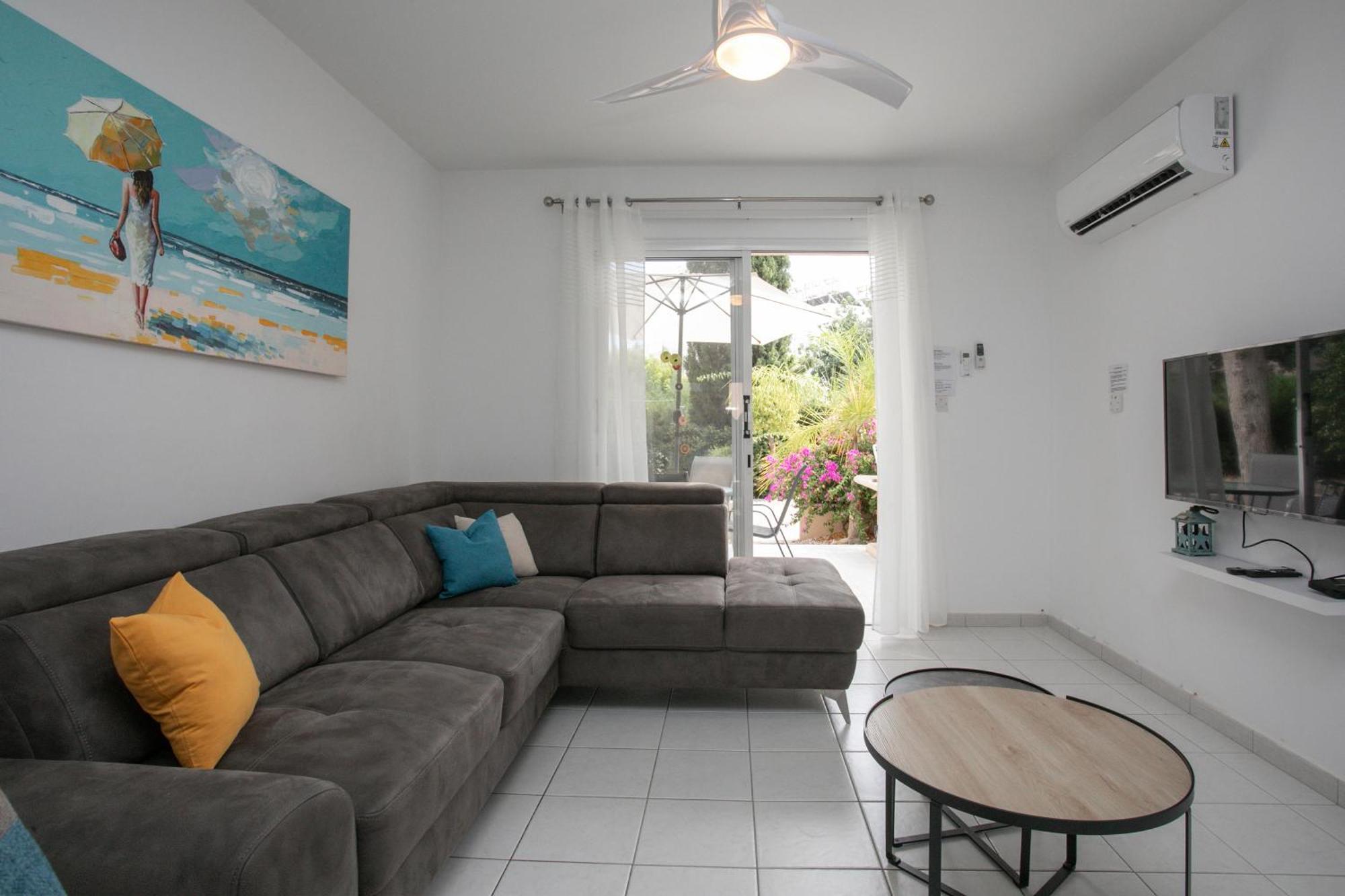 Casa Del Sol Townhouse In Iris Village Paphos ภายนอก รูปภาพ