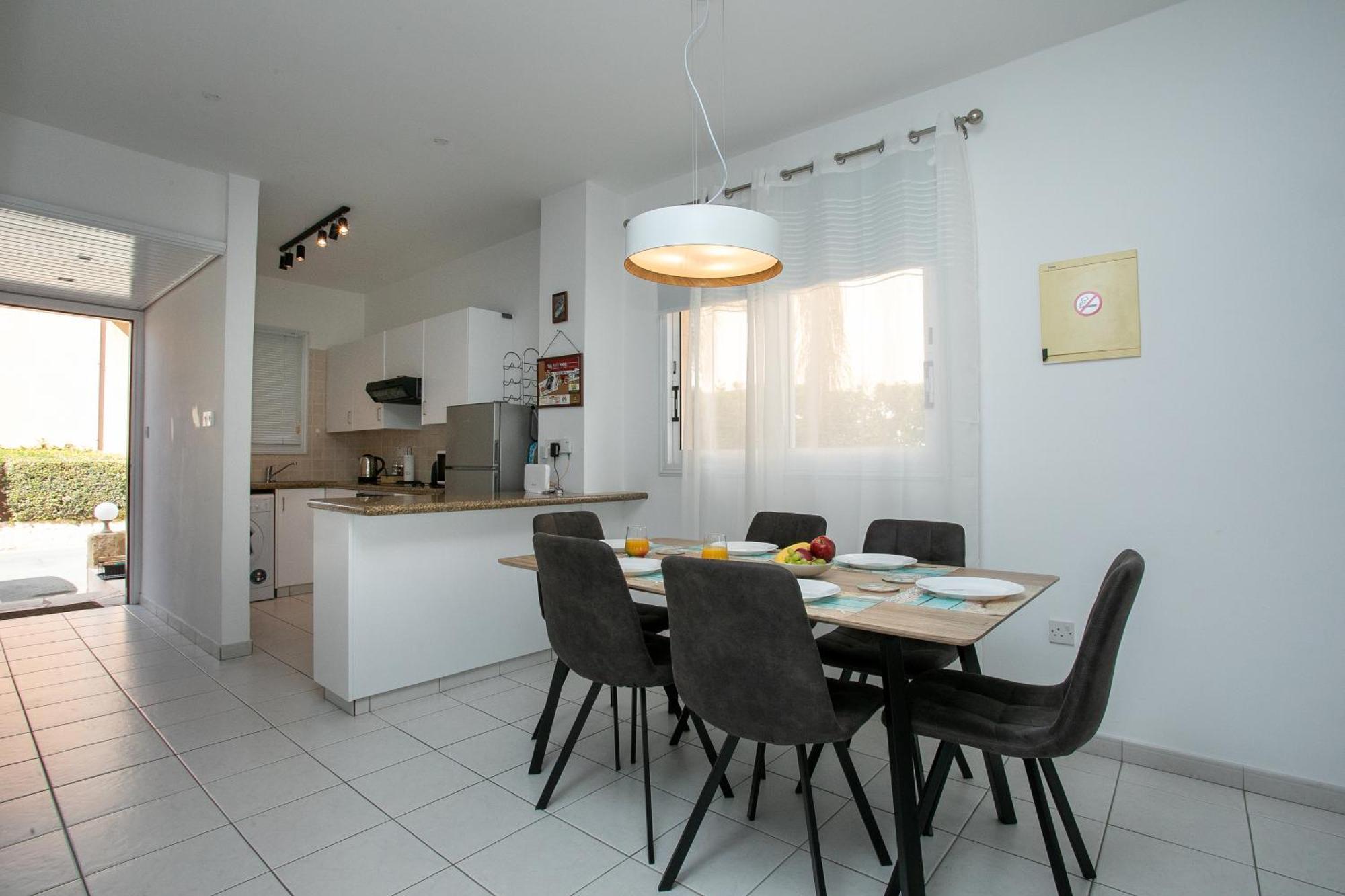 Casa Del Sol Townhouse In Iris Village Paphos ภายนอก รูปภาพ