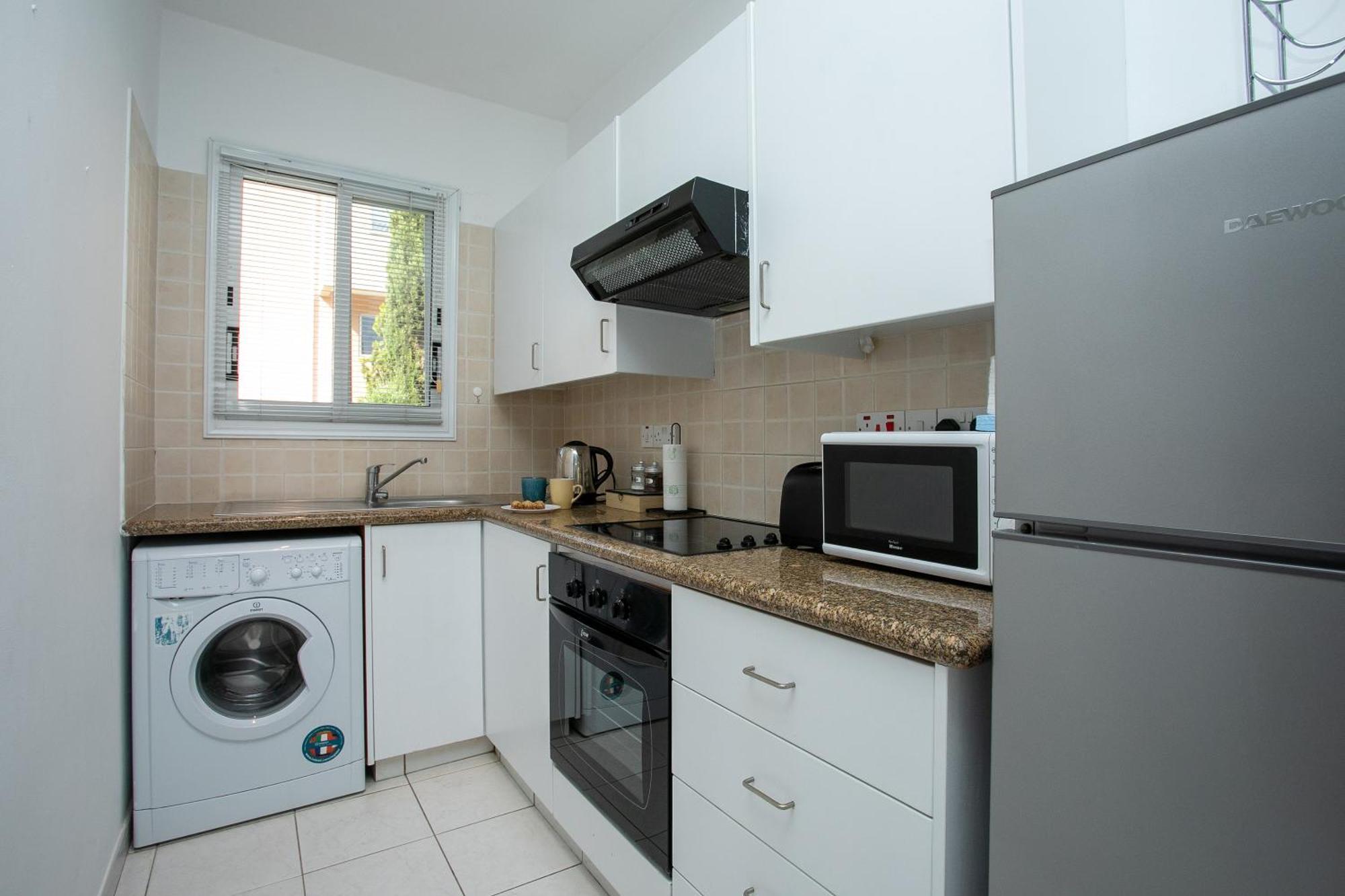 Casa Del Sol Townhouse In Iris Village Paphos ภายนอก รูปภาพ