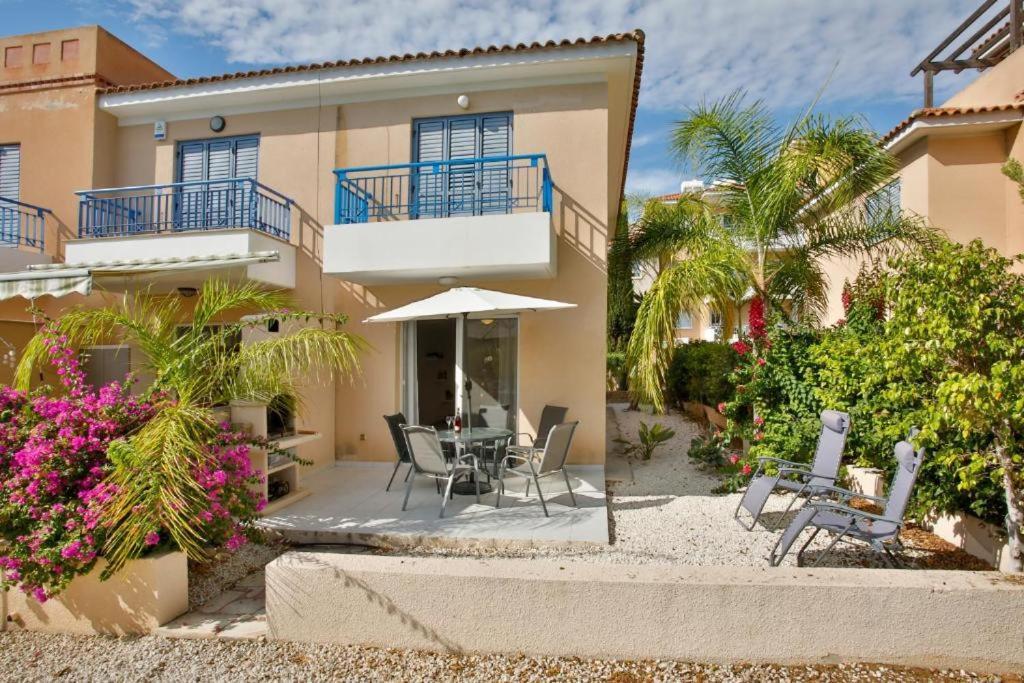 Casa Del Sol Townhouse In Iris Village Paphos ภายนอก รูปภาพ